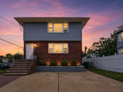 1134 Rivington St