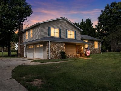 1206 Three Bridges Rd
