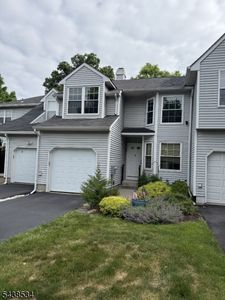 4 Delaware Ln