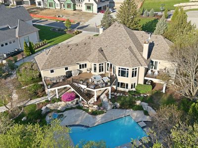 1610 Burr Oaks Dr