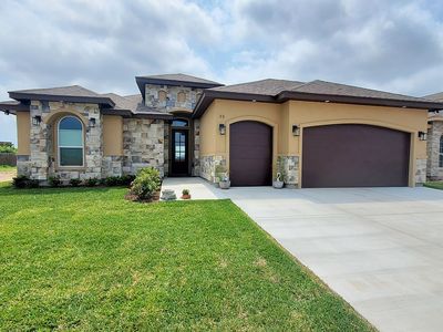 35 Arcos Gdns