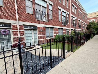 855 N May St APT F
