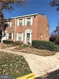 7938 Lakecrest Dr