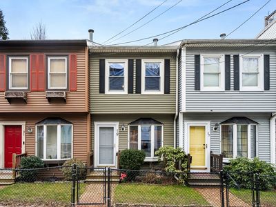 19 Dixfield St