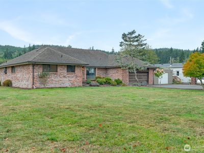 989 Stanford Drive