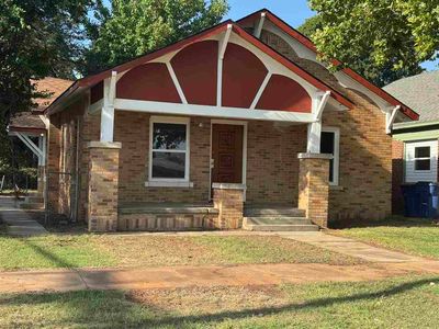 706 W Maple Ave
