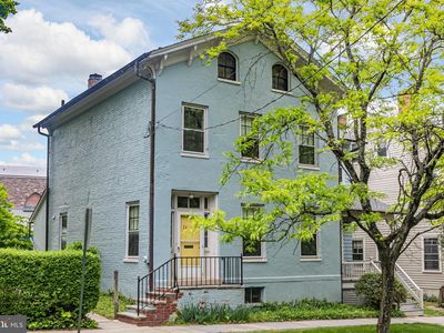 76 Alexander St