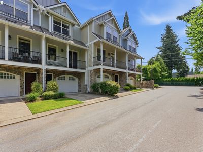 1906 NE 48th Way