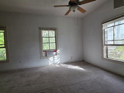 310 E Noble Ave