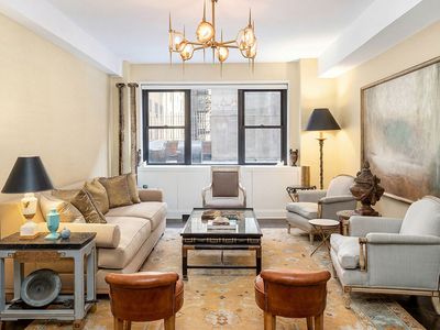 165 E 72nd St APT 2M