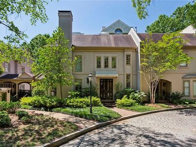 2525 Peachtree Rd NE UNIT 32