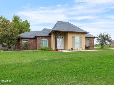 211 Oak Shadows Dr