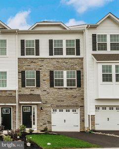 305 Lantern Ct