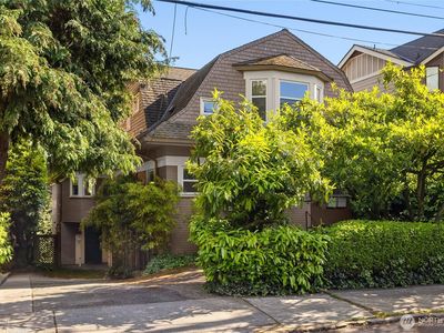 111 W Kinnear Place