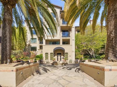 633 Elm St APT 317
