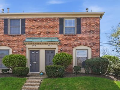 100 Jamestown Ct