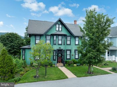 223 W Curtin St