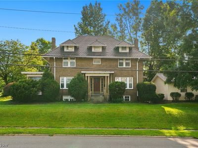 1272 Blue Ave