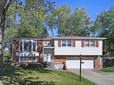 Property at 2712 Mohawk Ave, Woodridge, IL