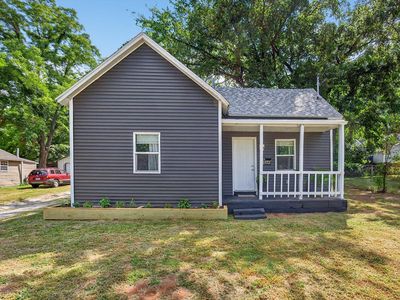 2112 N Summit Avenue