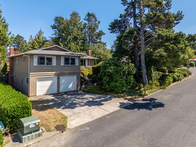 2014 NE Crestview Dr