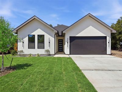 1327 E Waco Ave