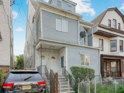 18 Eliis Ave