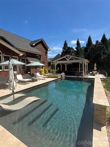 1022 Lake Forest Dr