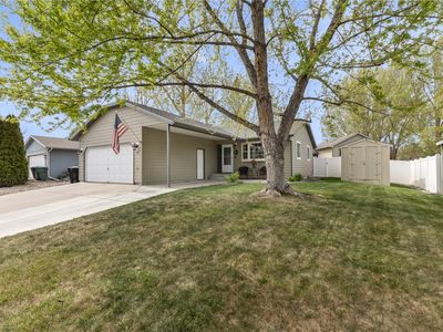 738 Briar Pl