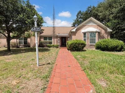 4425 Laurel Dr