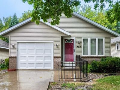 402 Lady Slipper Ave NE