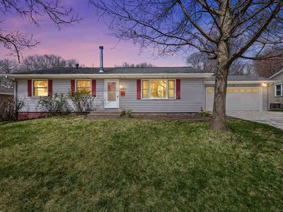 2934 E Washington St