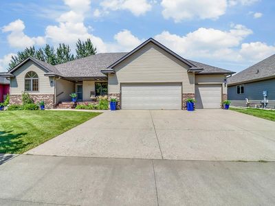 555 Queens Ct