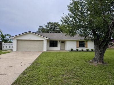 2402 Barak Ln