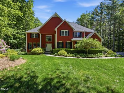 9 Eastbrook Ln