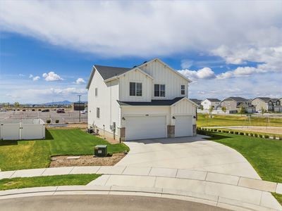 1208 E Coachline Way
