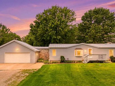 Property at 1688 Sweetland Acres Ln, Muscatine, IA