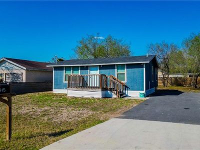 1915 E La Pointe Ave