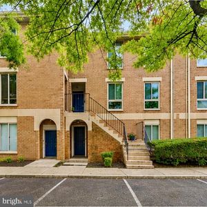 109 W Conway St