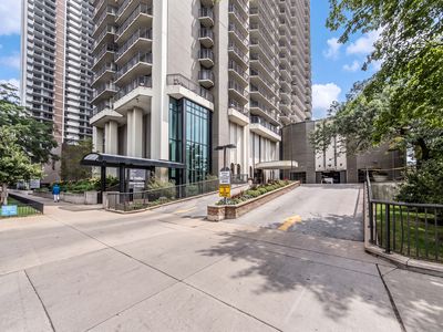 6007 N Sheridan Rd APT 25D