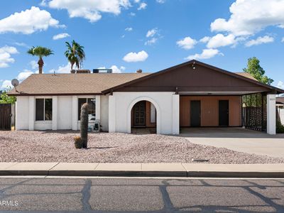 841 E PARADISE Lane