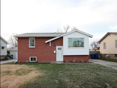 Property at 1005 Cachelin Dr, Carter Lake, IA