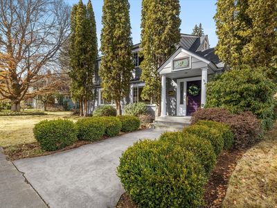 898 NW Riverside Blvd