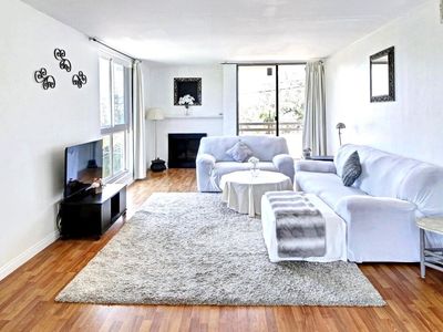 Property at 911 N Kings Rd APT 310, West Hollywood, CA