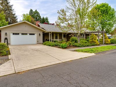 410 Dartmoor Dr