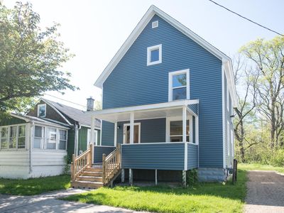116 E Clay St