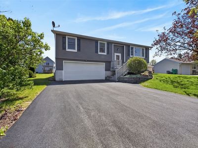 Property at 5785 Clover Meadow Ln, Farmington, NY