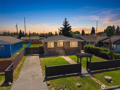922 E 63rd Street