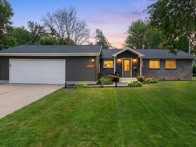 1221 E Hanson Dr