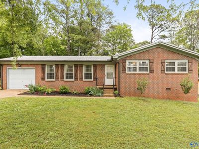 2309 Laverne Dr NW